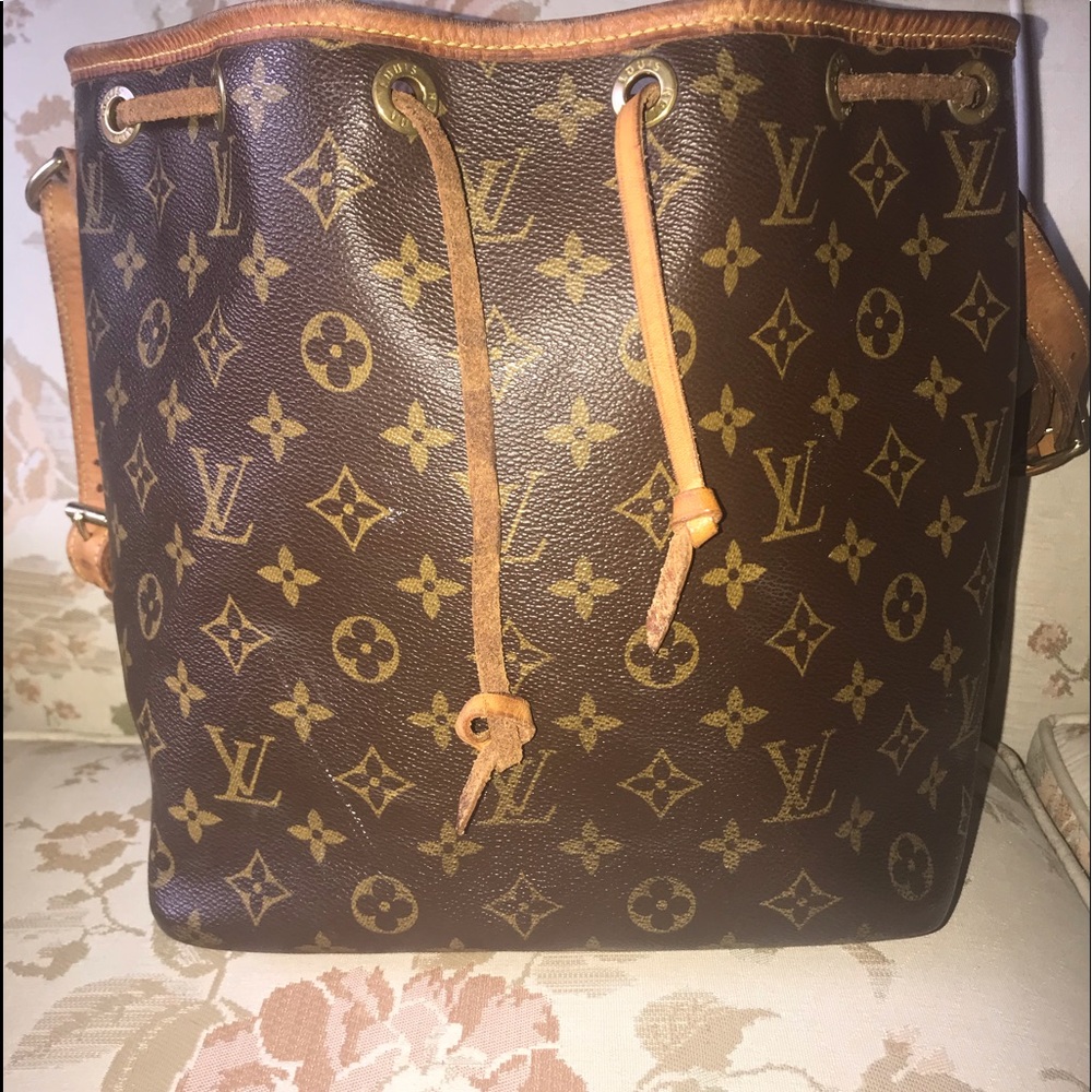 Authentic  vintage Louis Vuitton Petit Noe